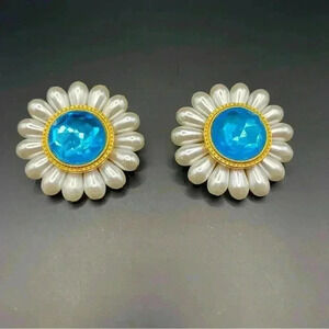 VGT Cabochon Blue Gemstone White Pearl Gold-tone Back Round Clip-on Earrings